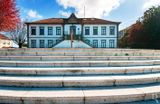 O Edifcio dos Antigos Paos <br> do Concelho e o Pelourinho