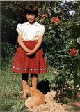 Hlne (6 ans) et son chat Mouquetito en 1954