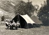Les joies du camping familial dans les annes 1950