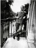 R. Ollivier, 21 ans, pose pour une photo didentit