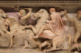 Istanbul Archaeological Museum Alexander Sarcophagus Hunting scene long side 4045.jpg