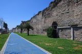 Istanbul Park along wall north of Wall to Mevlanakapı 3073.jpg