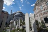 Istanbul Şehzade complex Tomb of Şehzade Mahmud (C) and Şehzade Mehmed (R) in 2015 1392.jpg