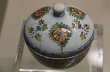 Istanbul inili Kşk Kthaya ware Bowl with lid first half of 18th century 3714.jpg