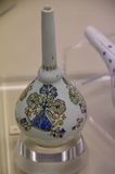 Istanbul inili Kşk Kthaya ware Rosewater sprinkler first half of 18th century 3716.jpg