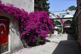 Istanbul Kprl Complex Mosque and courtyard in 2024 6674.jpg