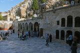 Mevlidi Halil Mağarası courtyard (Şanlıurfa)7654.jpg