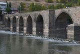 Diyarbakır Ten-Arched Bridge View from southeast side of Tigris in 2025 9141.jpg