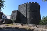 Diyarbakır Outside walls North side A from Dağ Kapı to northeast corner in 2025 0611.jpg