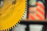10 07 Table saw blade 3322