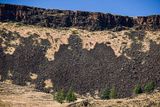07 18 Basalt columns and scree from overlaid lava flows 7709