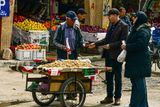 04 02 Bying peanuts Moroc-4071
