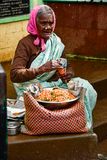09 05 Selling snacks India-2-2552