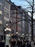 Shoppers, Old Town
