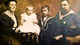 1911 - PETTY OFFICER ERNEST ABRAM & FAMILY, SEE BELOW FOR MORE INFO..jpg