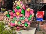 Please dont sit on statue