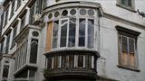 Corner window