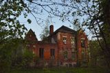 House with the ghosts