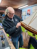 Formann Jan Wellen ser noe skeptisk ut der han str