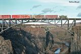 Crooked-River-Bridge-caboose_800.jpg