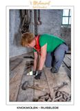 Fixing the shaft with a wooden block through the floor above
