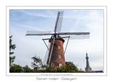 080 Een typisch beeld van de molen en de kerktoren met uivorm