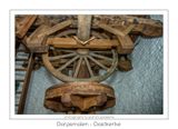 034 Een origineel oud karrenwiel in het luiwerk