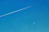 Venus, Contrail, Waxing Crescent Moon 90D66429
