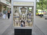WERBEVITRINE AM KUDAMM IMG_5931.JPG