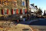 Bicyclette devant la maison Chevalier