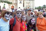 009 A Group of Couchsurfing Friends In Front of Santa Domingo.jpg