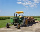 John Deere 3010 