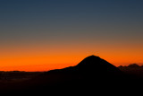 Colores previo a la salida del sol, volcan Tajumulco en silueta