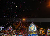 Confettis aloft along the way