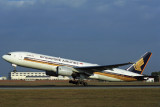 SINGAPORE AIRLINES BOEING 777 200 BJS RF 1670 28.jpg
