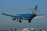 VIETNAM AIRLINES AIRBUS A330 200 SYD RF 5K5A1292.jpg