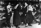 1910 - Women at a bar
