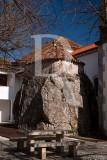 Megálito-capela adjacente à igreja paroquial de Alcobertas (IIP)