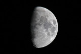 700 mm moon small 5DM30844.jpg