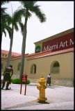 Downtown Miami: Collecting cans