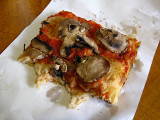 Mushroom and tomato pizza .. 5931