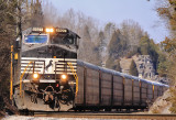 NS 275 eases across the Cumberland River bridge at Burnside, ready for a fresh crew to take it on South. 