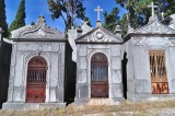 Grafhuisjes op begraafplaats