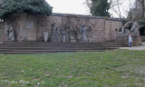 Standbeelden in het park bij de dom