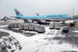 Winter day on the cargo apron at Incheon