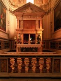 Basilica di S. Maria di Collemaggio, LAquila. Mausoleo di Girolamo da Vicenza (1517) con le spoglie di papa Celestino V