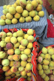Fruta de Cultivos Locales de Venta en el Mercado