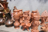 Ceramica en Venta en una de las Calles