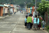 Habitantes Luciendo el Traje Tipico del Lugar