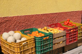 Venta de Fruta Variada en el Mercado Local